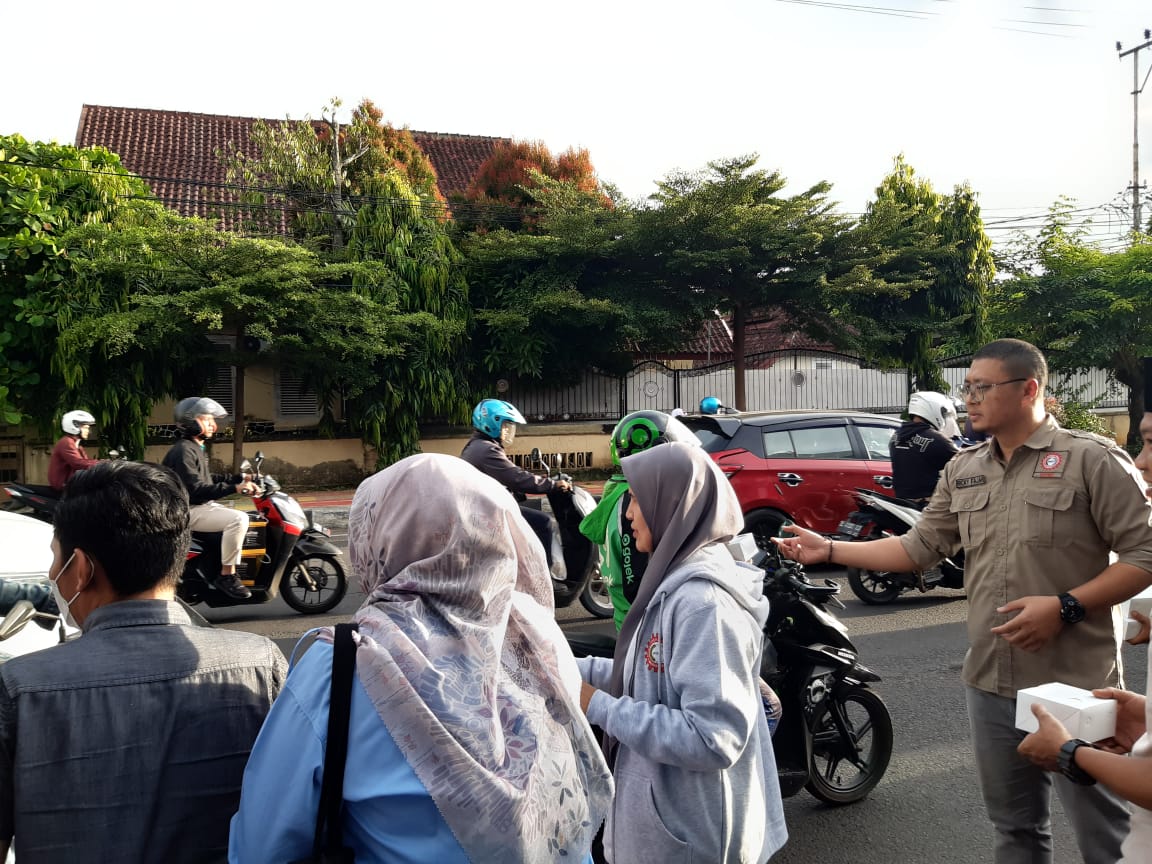 Gandeng PWI Lampung, SPPN VII Berbagi Takjil untuk Masyarakat